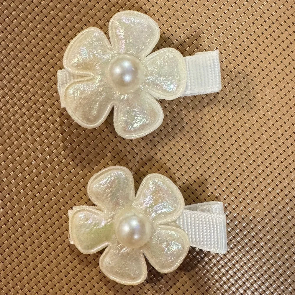 White Flower Hair Clips With Pearl Centers